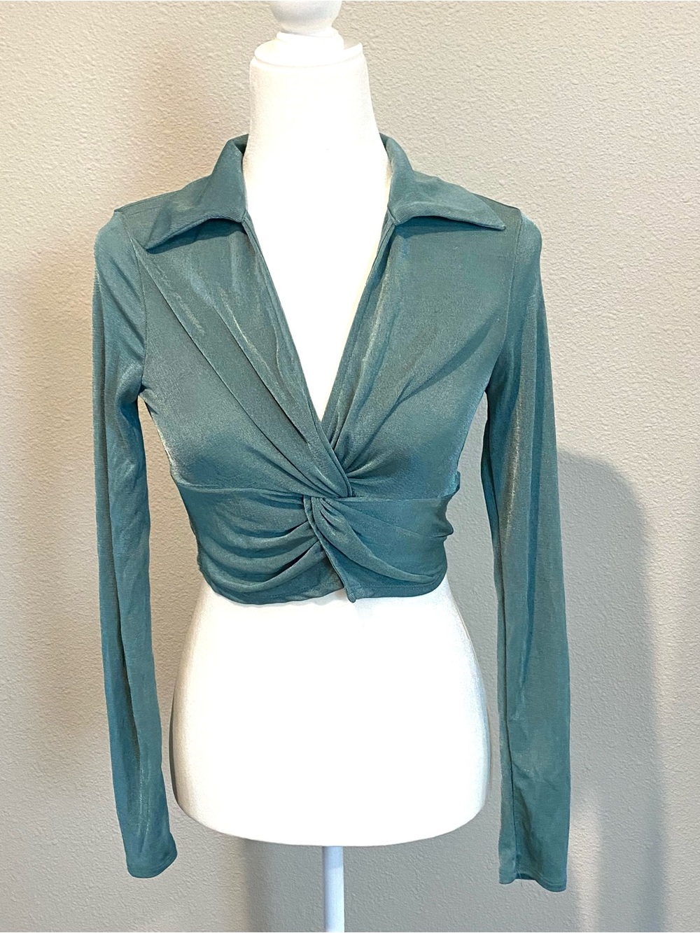 NWT Forever 21 Teal Twist-Front Long-Sleeve Collared Crop Top